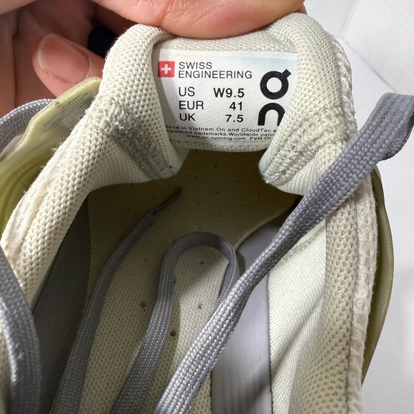 On Cloudswift Running Shoes Womens Size 9.5 Beige Mesh CloudTec Sneakers
